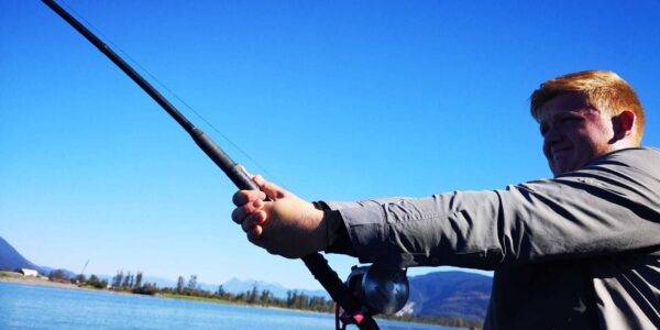 Mikkel er spændt hårdt fro med en Stør på 270 cm i Fraser river