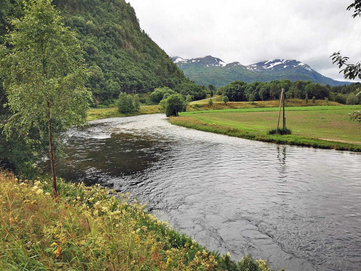 Todalselven i Norge med fiske-eventyr (5)